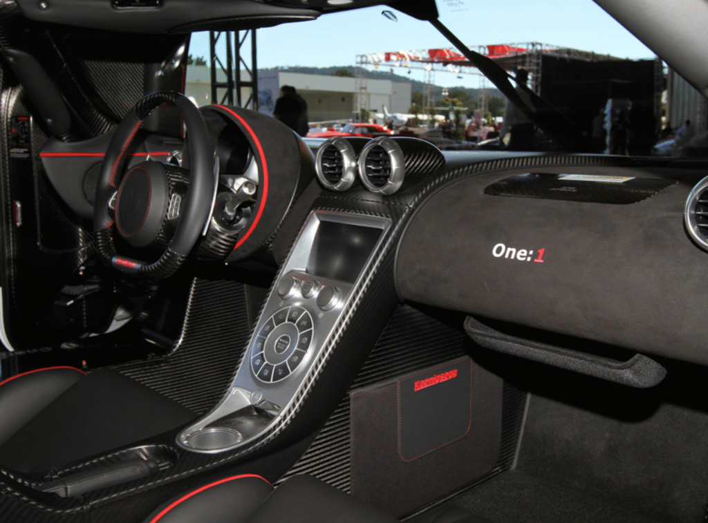 One:1 interior 